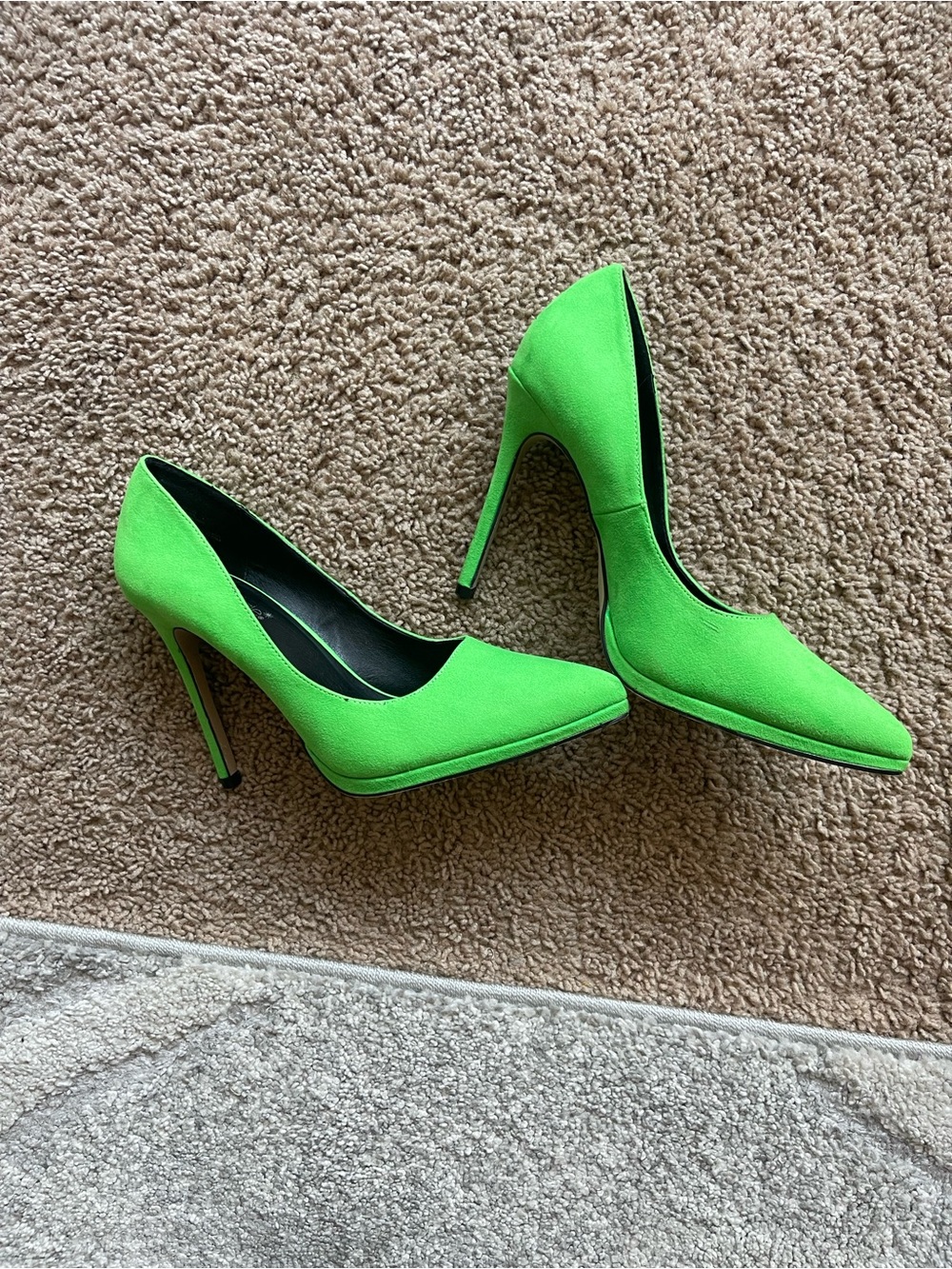 ShoeDazzle Neon Green Suede Pointed Toe Stiletto Pumps